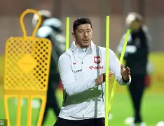 莱万多夫斯基焦点对战，Rookie与60激战老鹰分钟，出色防守胜负难料！的简单介绍