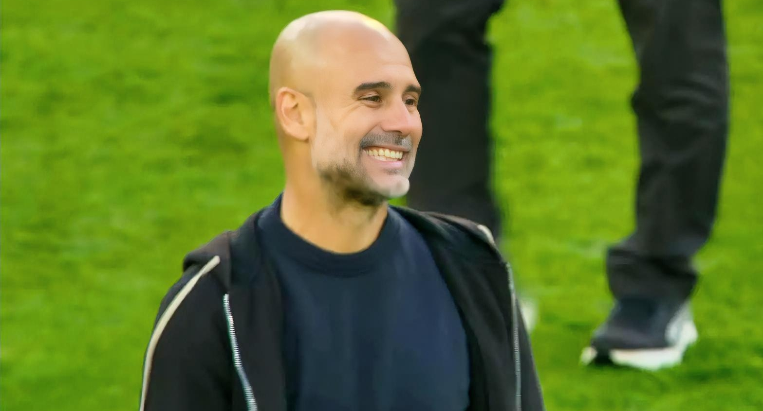 阿森纳训练开放日;清晨队长鼓劲引欢呼;葡超在即;更衣室氛围转暖 阿森纳训练开放日;清晨队长鼓劲引欢呼;葡超在即;更衣室氛围转暖