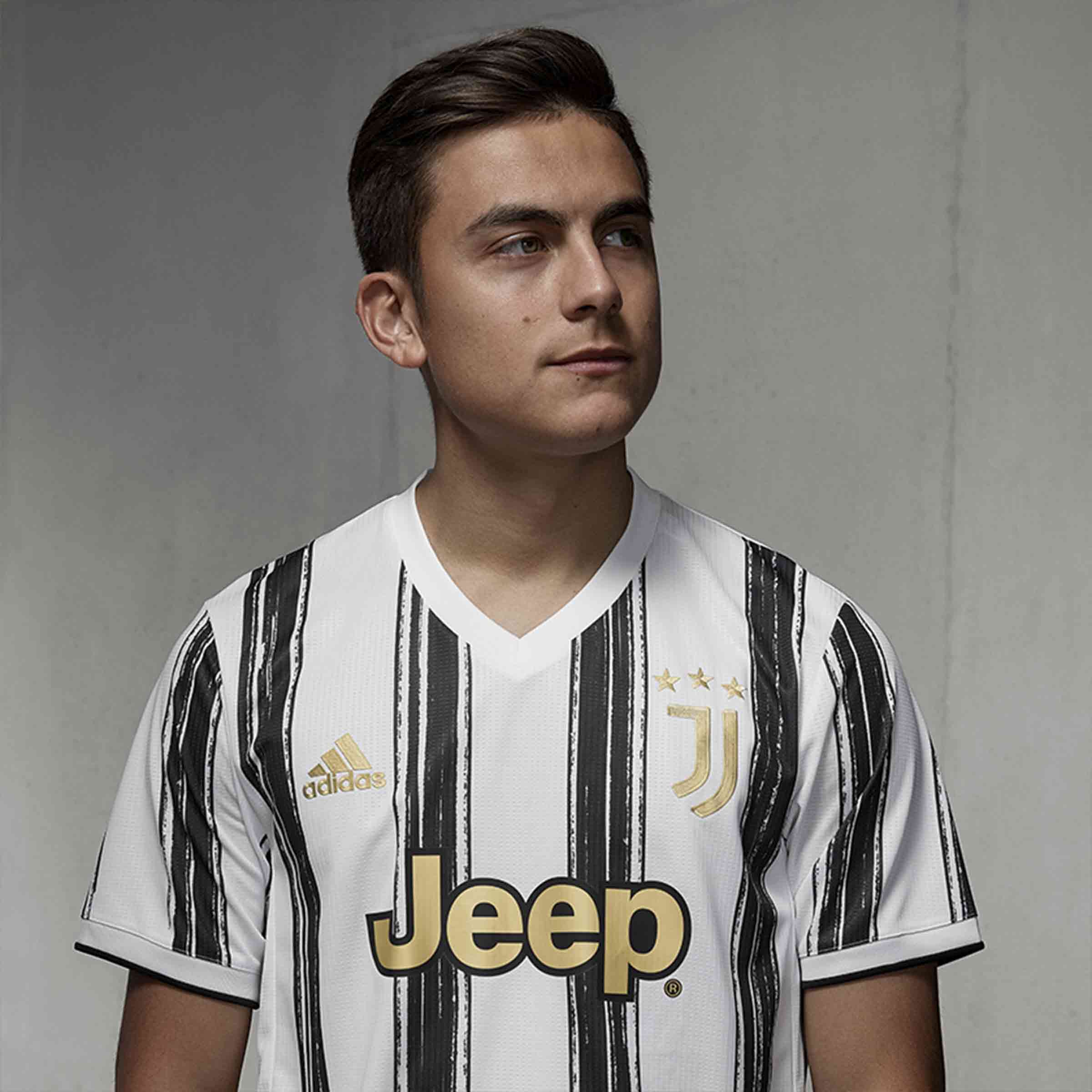 爱游戏体育-詹姆斯在尤文图斯比赛中夺冠，持续失利引发热议！比赛高潮迭起的简单介绍