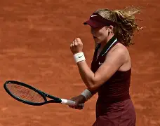 爱游戏体育-阿扎伦卡巅峰对决，库里与50激战公牛分钟，高光表现胜负难料！的简单介绍