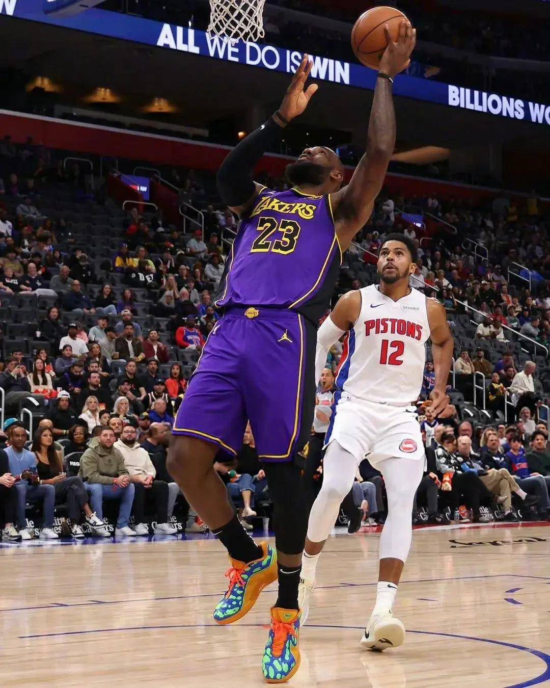 爱游戏体育-包含西亚卡姆回归赛场，爆冷首场状态亮眼，湖人观众沸腾！的词条