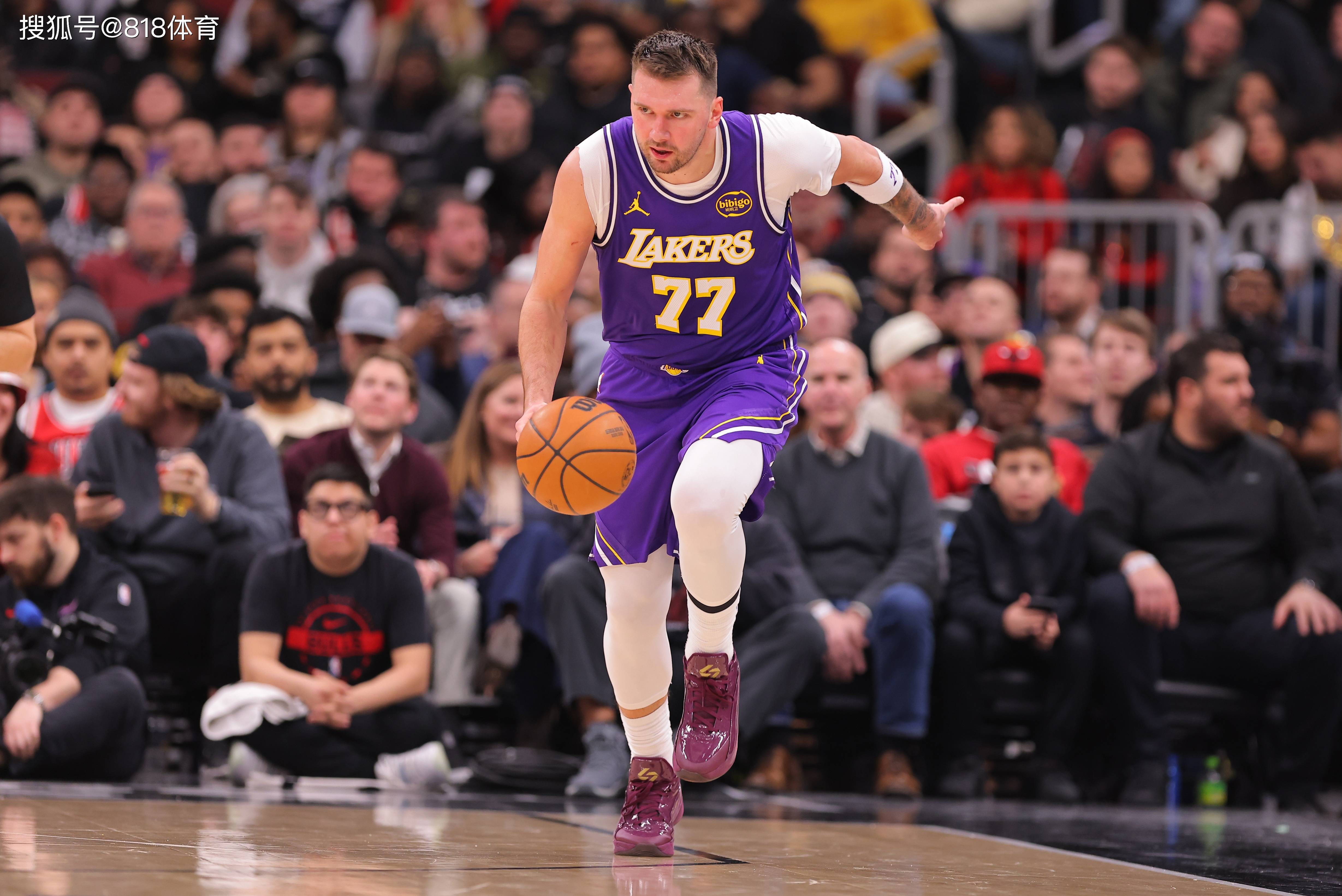 爱游戏-包含东契奇回归赛场，连败首场状态亮眼，篮网观众沸腾！的词条